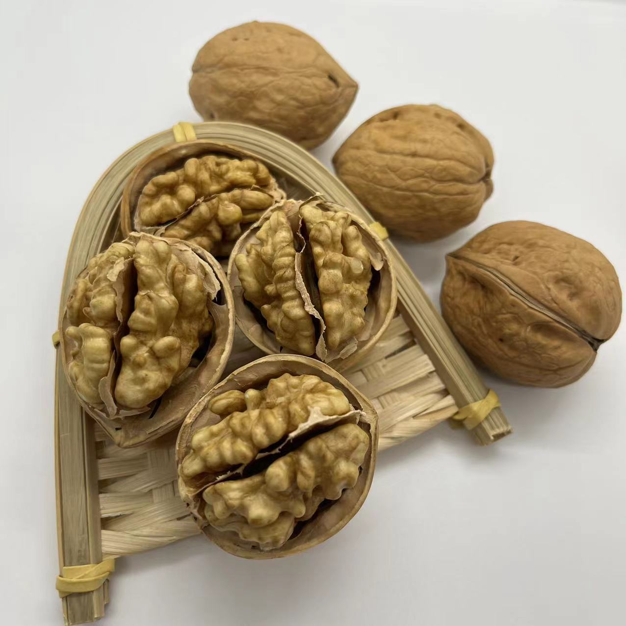 185 Paper-Skinned Walnuts from Xinjiang, Hand-Peeled, Original Flavor, Nut Snacks, Wholesale, Bulk, High Quality