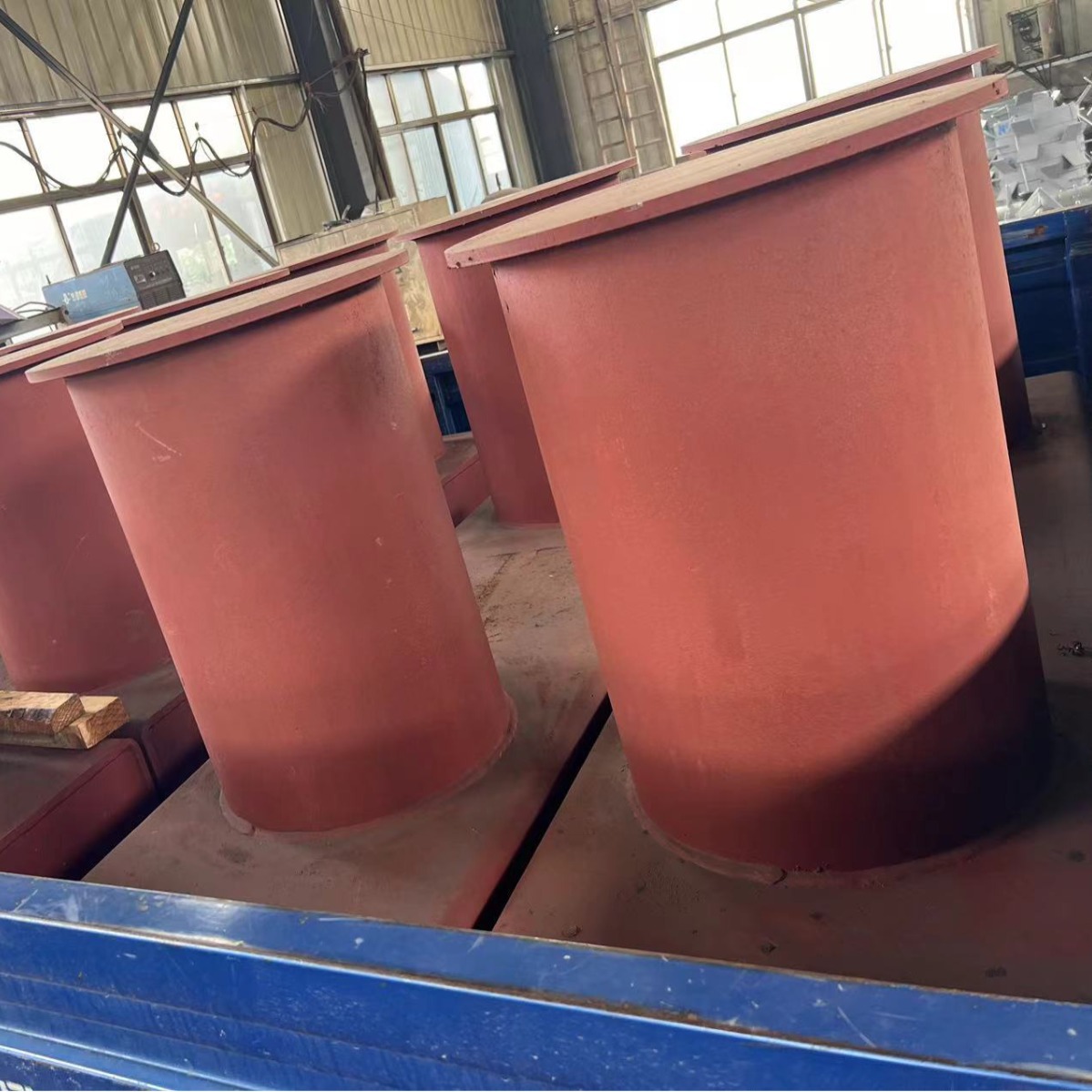 Cast Iron Ship Column Single and Double Column Bolt Ship Pile Cast Steel Cable Pile Ship Accessories Cable Pile Round Bottom Ship Column