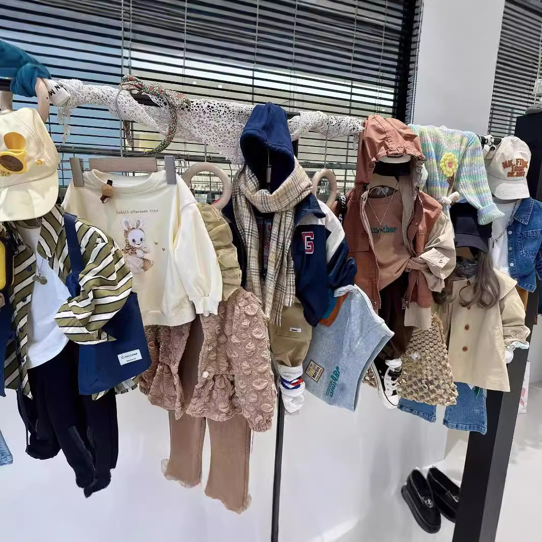 Ran Xiaoran Магазин одежды для детей Бренд первой руки Оптовая поставка детской одежды Летняя трансляция 2025 Смешанная партия