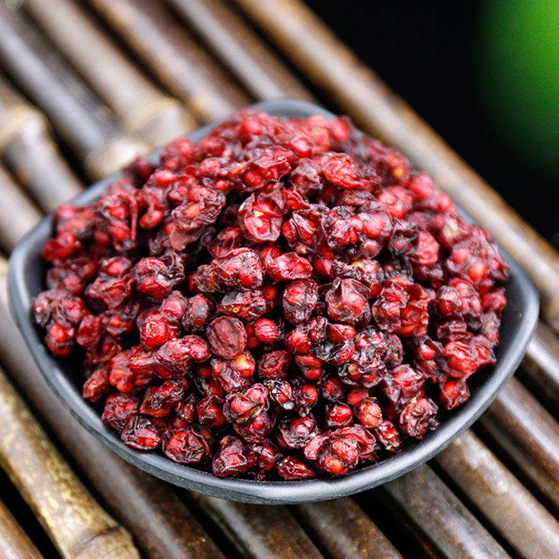 Schisandra Chinensis, Liaoning Schisandra Chinensis, Northeast Changbai Mountain Small Red Fruit for Tea and Wine, Mixed with Tribulus Terrestris, Chinese Herbal Medicine Wholesale