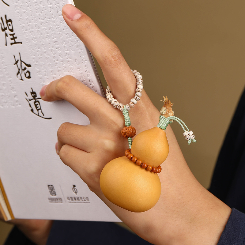 Natural small gourd handlebar car interior versatile portable decompression around finger soft plate play hand twist factory direct supply