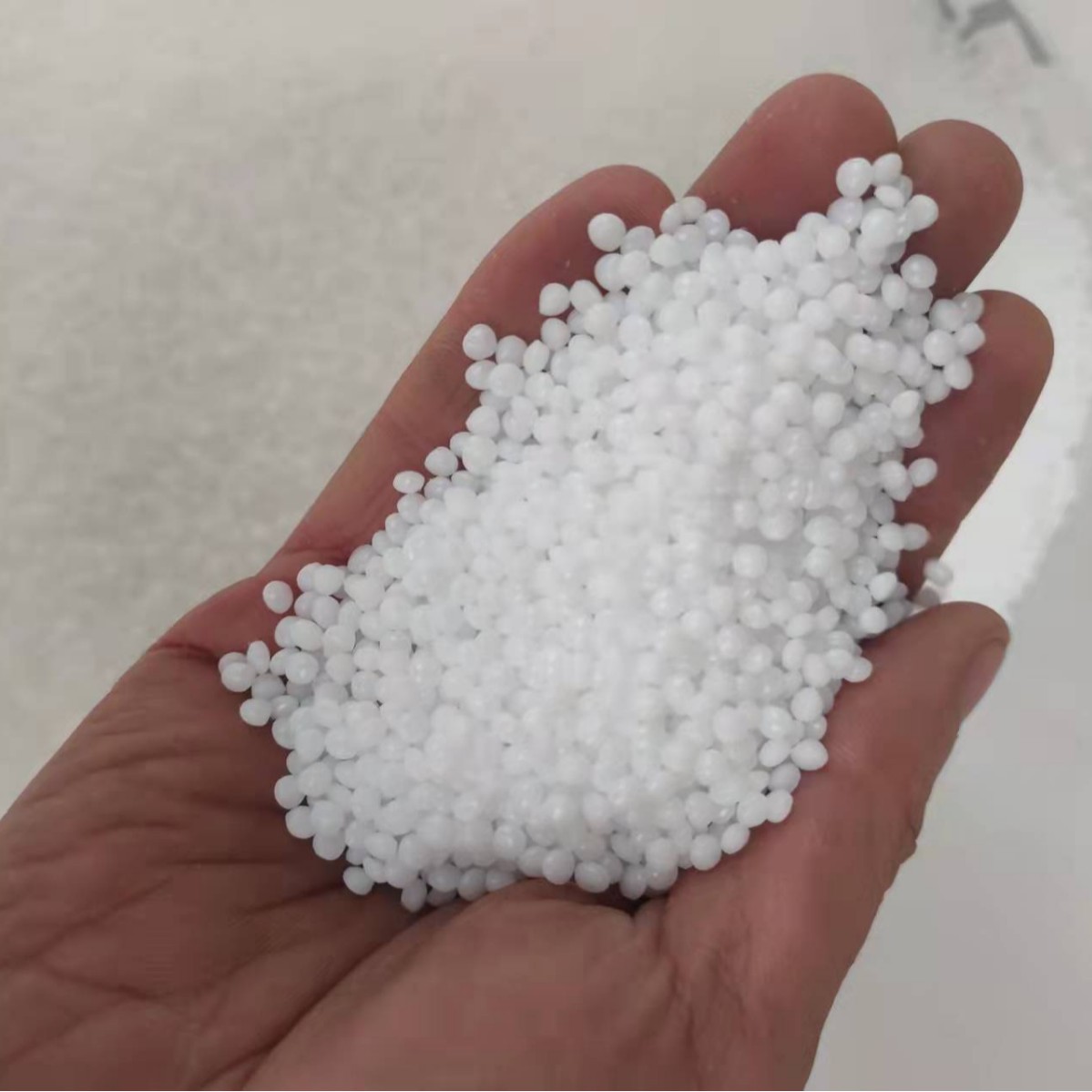 Supply cost reduction POM material return, modified particles, white particles, stable supply