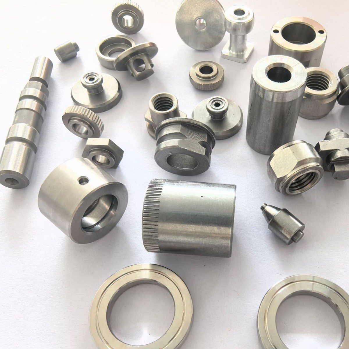 Cnc Machining Center Processes Precision Parts Such as Copper, Iron, Aluminum, Stainless Steel, and Nylon with a Precision of 1 Micron