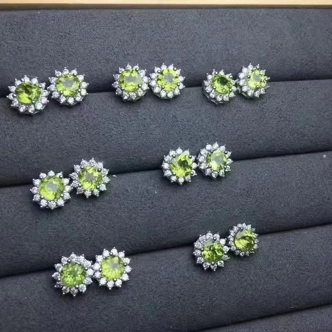 Natural Faceted Olive Green Sunflower Earrings S925 Sterling Silver Accessible Luxury Elegant Niche Design Earrings for Women