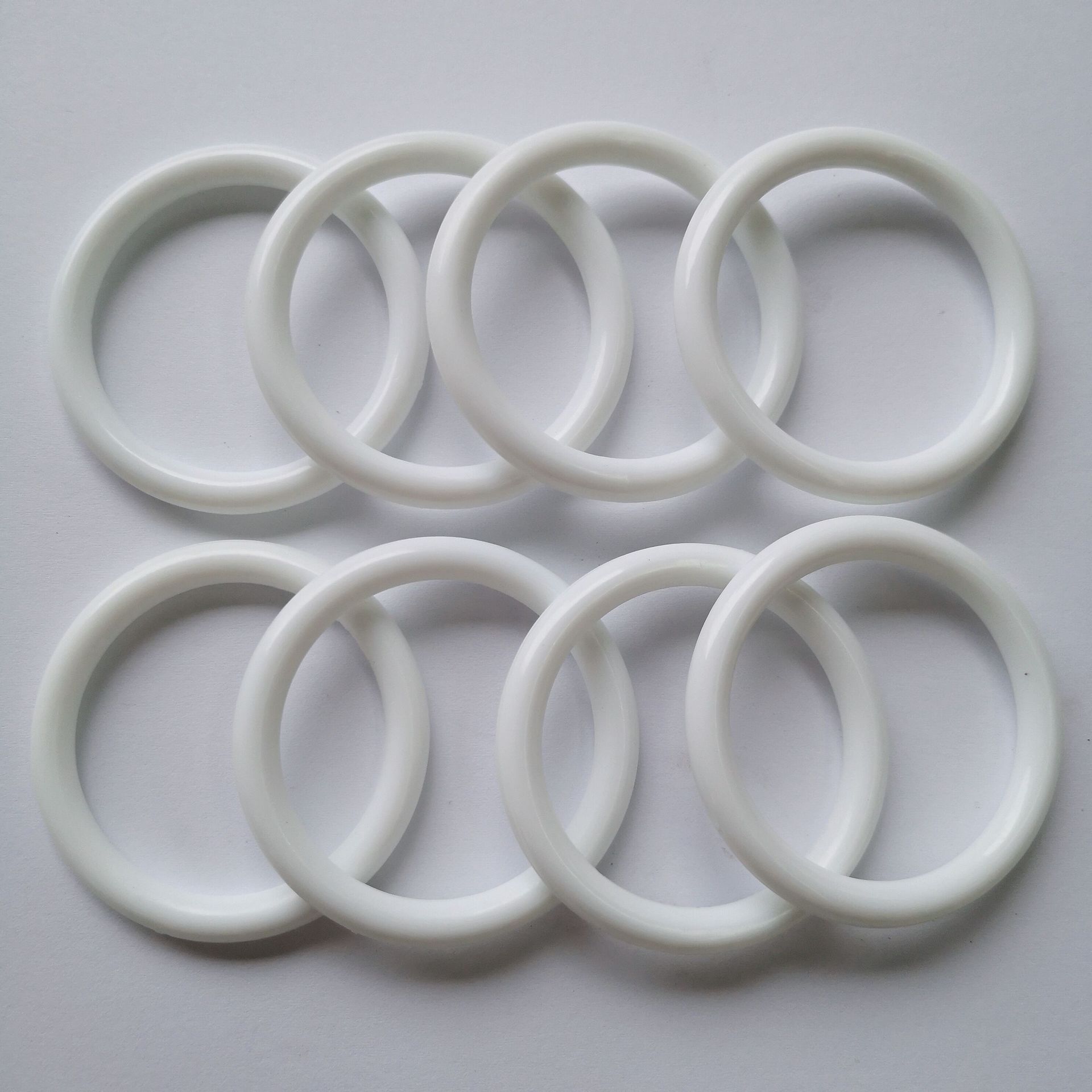 Пластиковые кольца для сумок и ручек