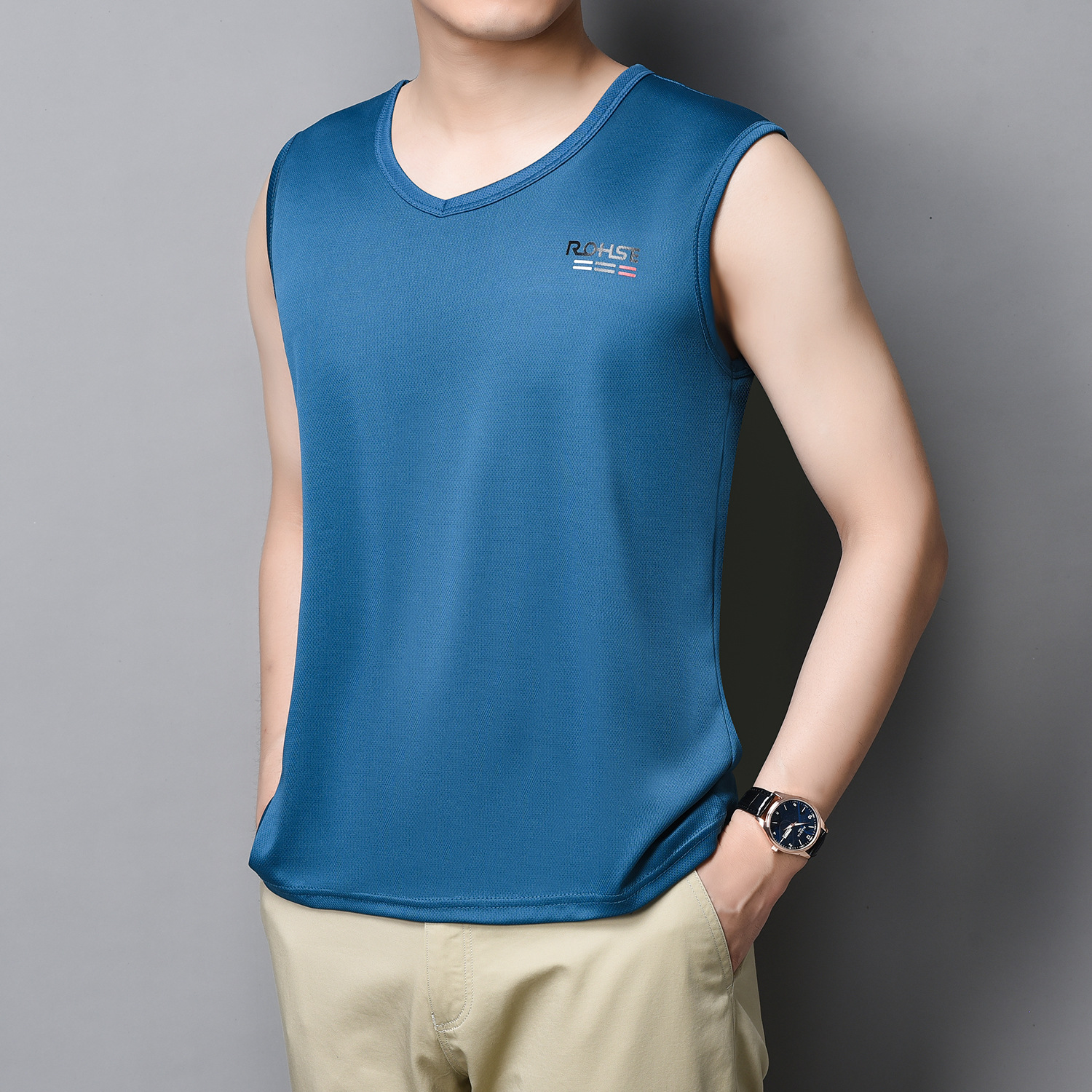 Мужской жилет однотонный быстросохнущий спортивный безрукавный круглым вырезом свободного кроя сетчатый дышащий