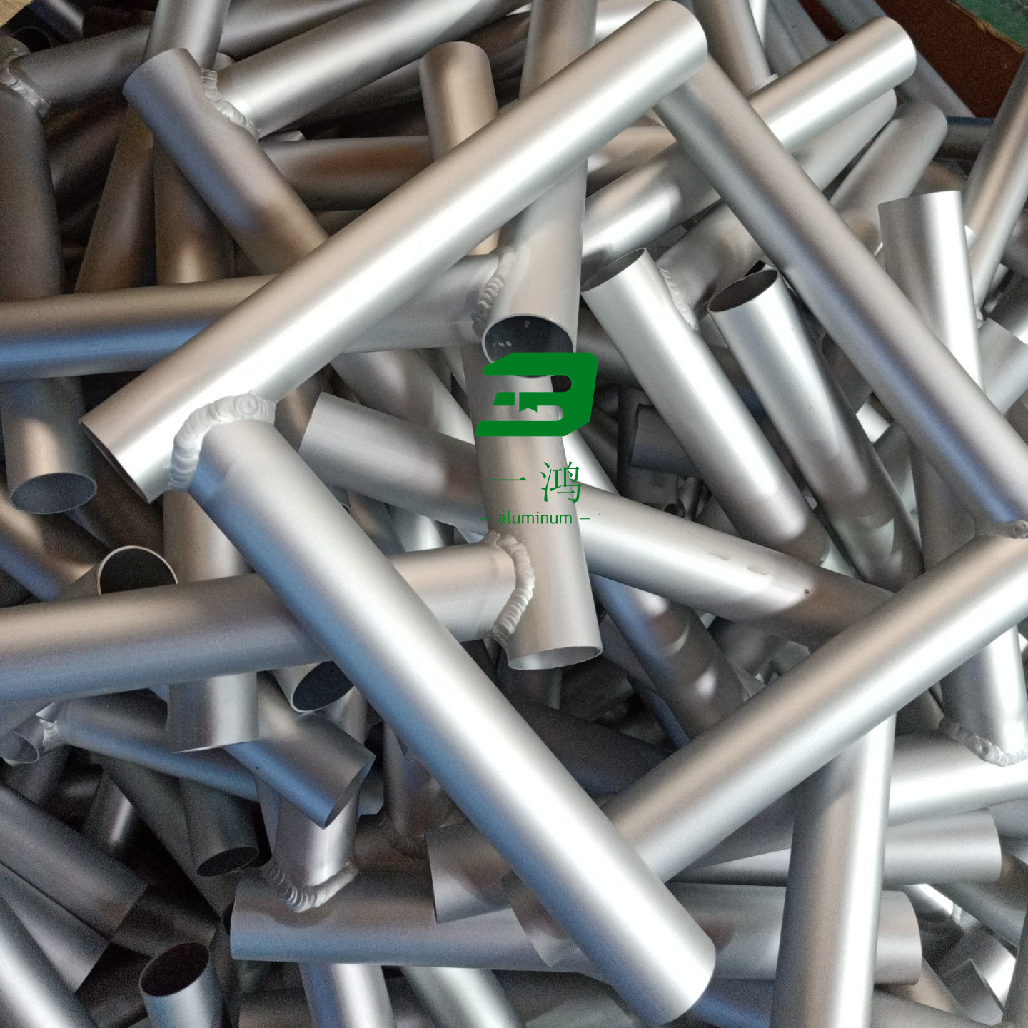 6061/6063 алюминиевые трубы, глубокая обработка, 90-градусная сварка, пробивка, прецизионная штамповка алюминиевого сплава, прямая поставка с завода