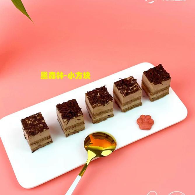 Lelai One Yuan Western Pastry Mousse Cake Stall Wholesale Internet Celebrity Small Square Frozen Dessert Commercial Hotel Buffet