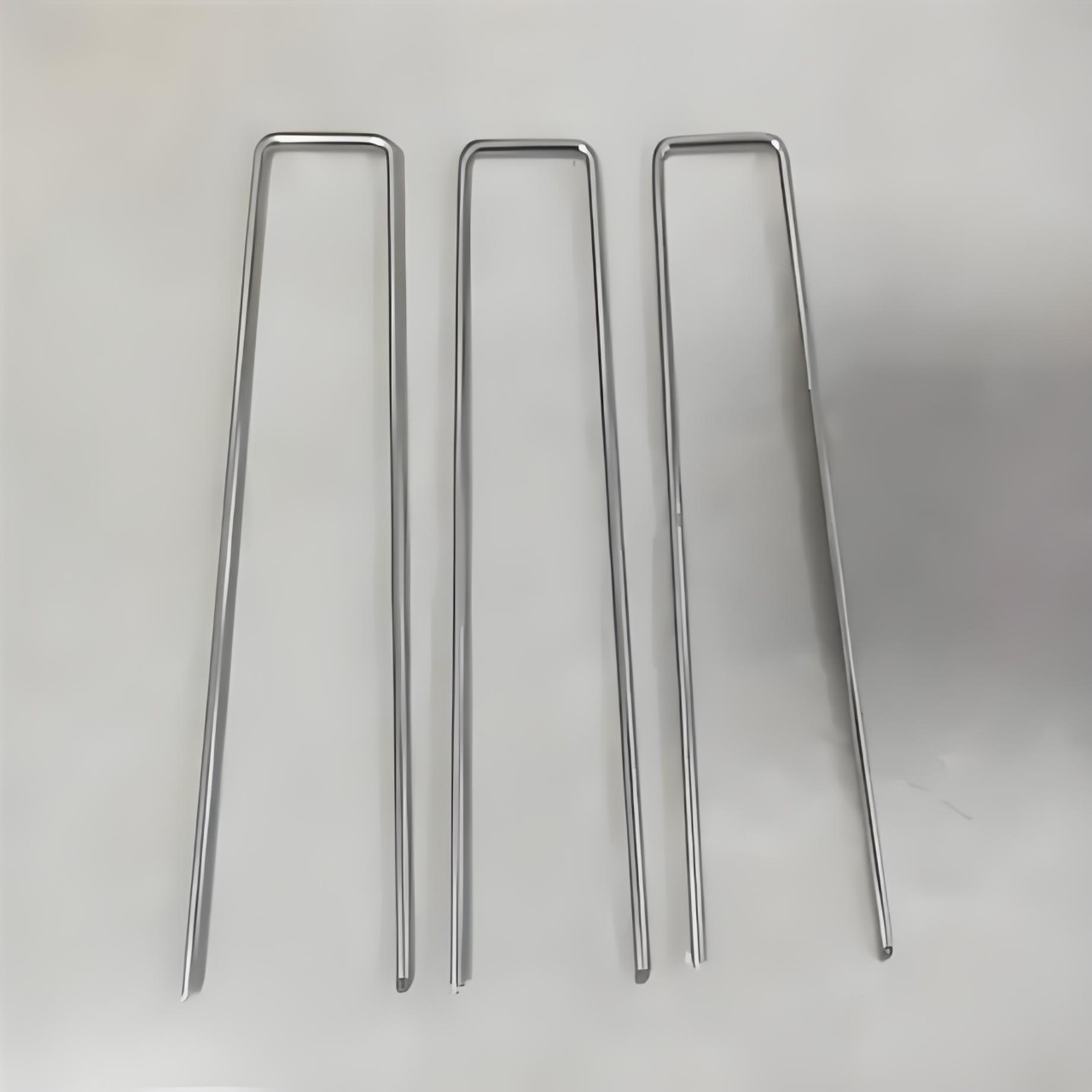 Galvanized U-Shaped Ground Nails for Outdoor Lawn Weed Control Fabric Orchard Greenhouse Ground Cloth Mulch Fixing Nails Manufacturer U-Shaped Ground Nails