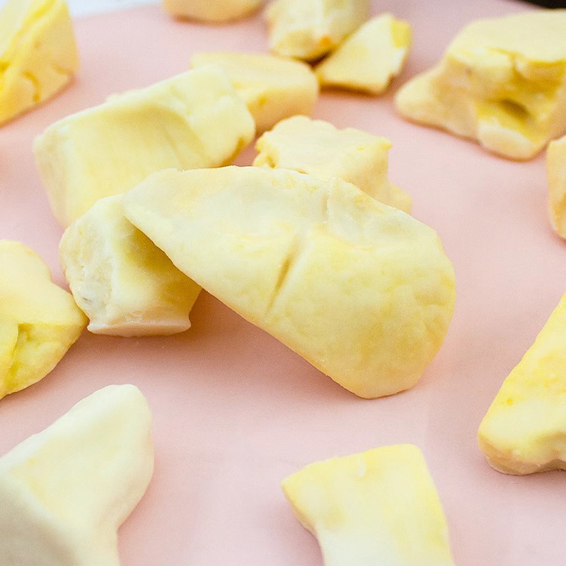 There are zero food factory freeze-dried durian 58g bagged fruit dried net red explosions snacks Thailand durian dried wholesale