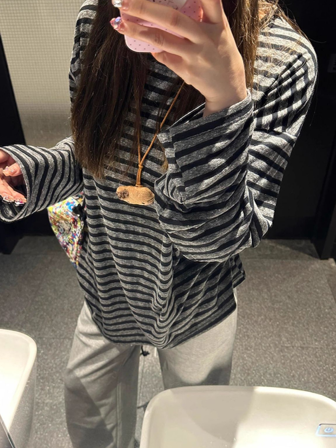 Футболка с длинным рукавом в корейском стиле с контрастными полосками для женщин, ранняя осень 2025, новый стиль, расслабленный и ленивый стиль, свободный топ