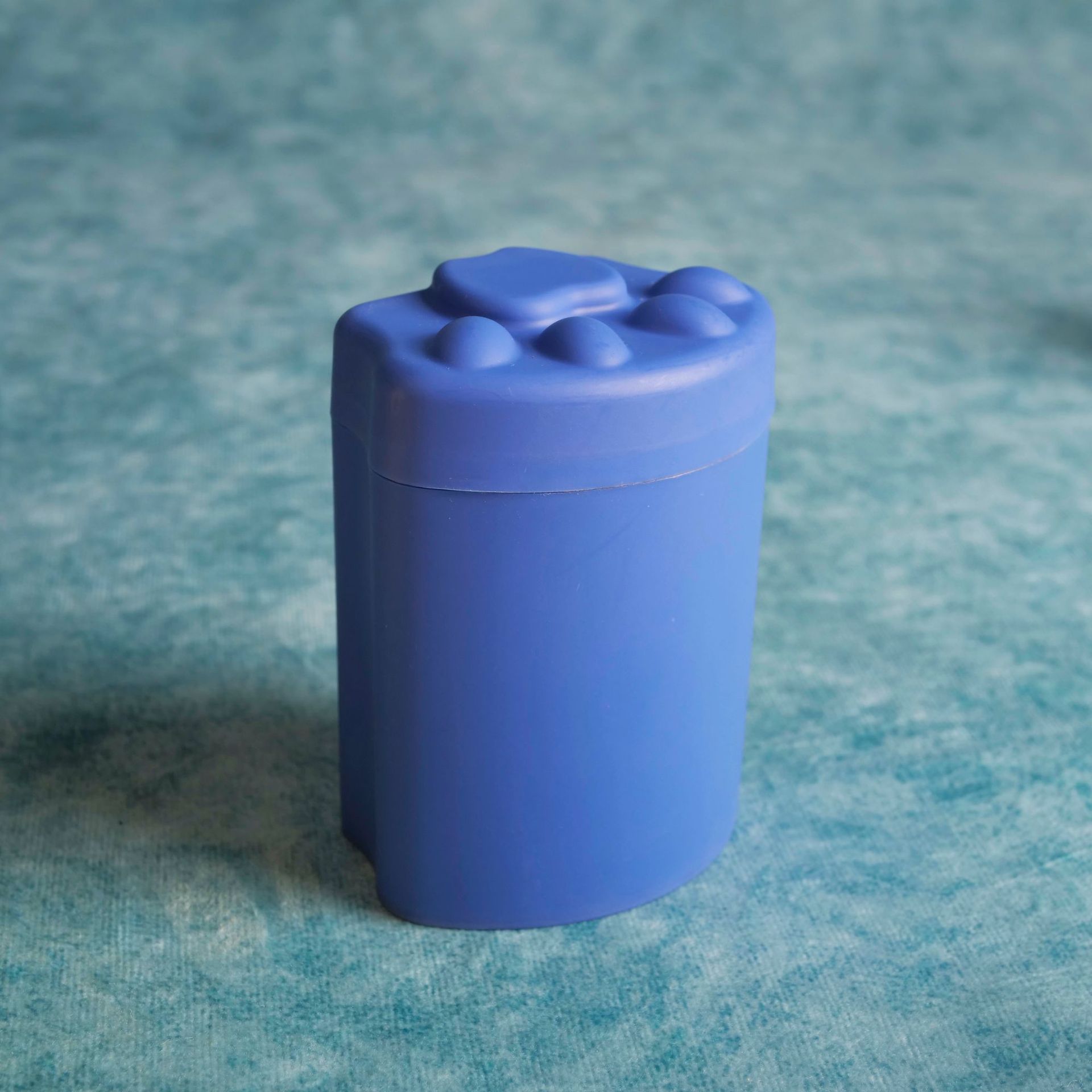 Seven-color cat claw box baby cotton swab thin support screw spoon ear double head decontamination sanitary absorbent cotton nursing home