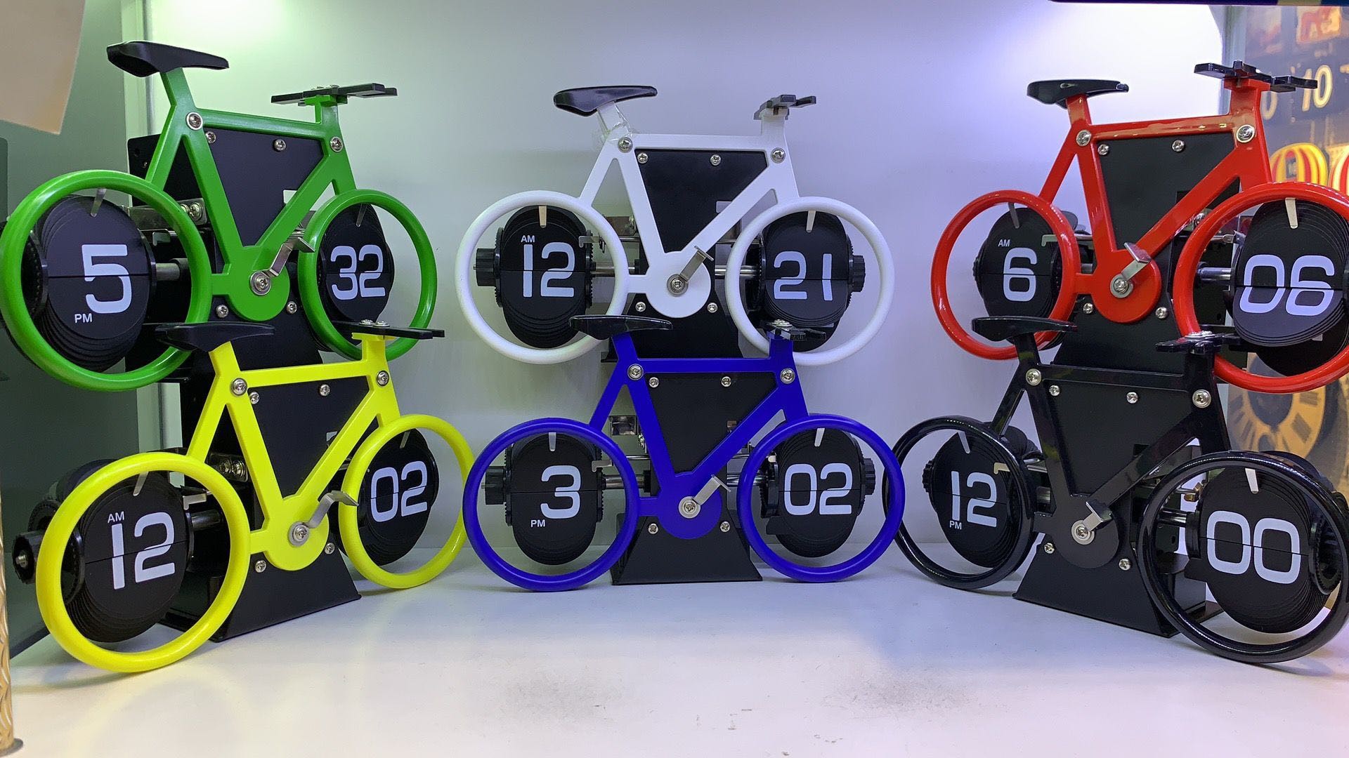 German automatic flip clock retro living room decoration bicycle flip mechanical clock alarm clock personalized desk clock