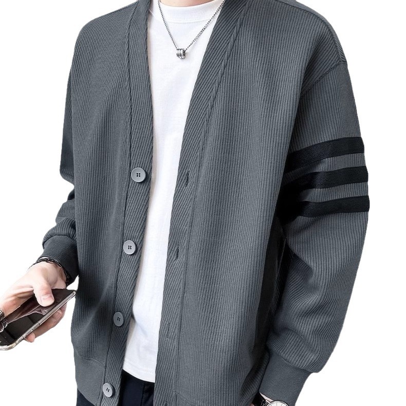 Men's and Women's Knitted Knitwears Are Privately Customized with Drawings and Samples