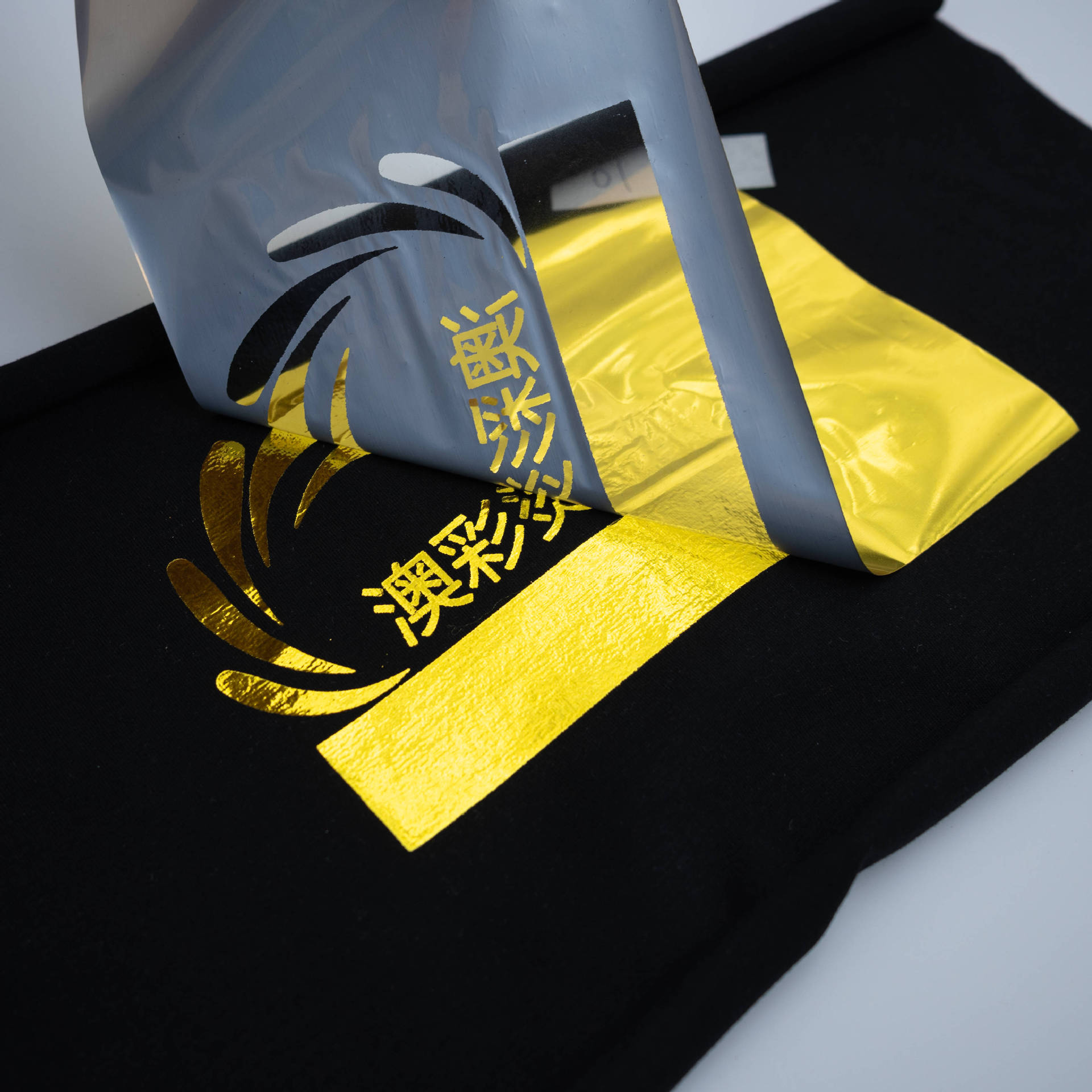 Gold Foil Fabric Is Washable and Has Good Adhesion; Gold Foil for Clothing Does Not Flake Off; Foil Paper for Hot Stamping Is Popular for Cross-Border Sales