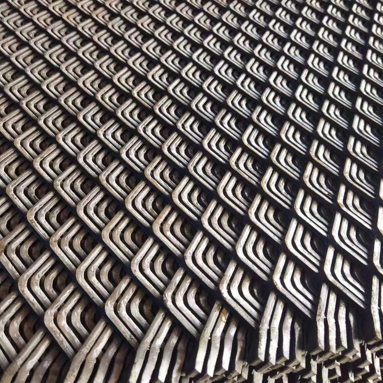 Heavy-Duty Steel Wire Mesh Stamped Construction Site Large-Hole Scaffolding Diamond Mesh Expanded Footboard Mesh Heavy-Duty Shipwalk Deck Plate
