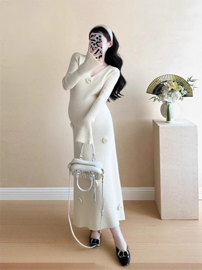 Maternity Wear 2025 New V Neck Knitted Dress Fashionable High-End Slim Fashionable Autumn and Winter Floral Sweater Dress