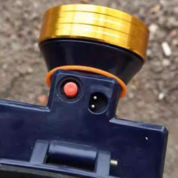 Haobang emperor a Ming king E80 a bright eye dazzle youxiong bright 468 headlight l lithium headlight charger