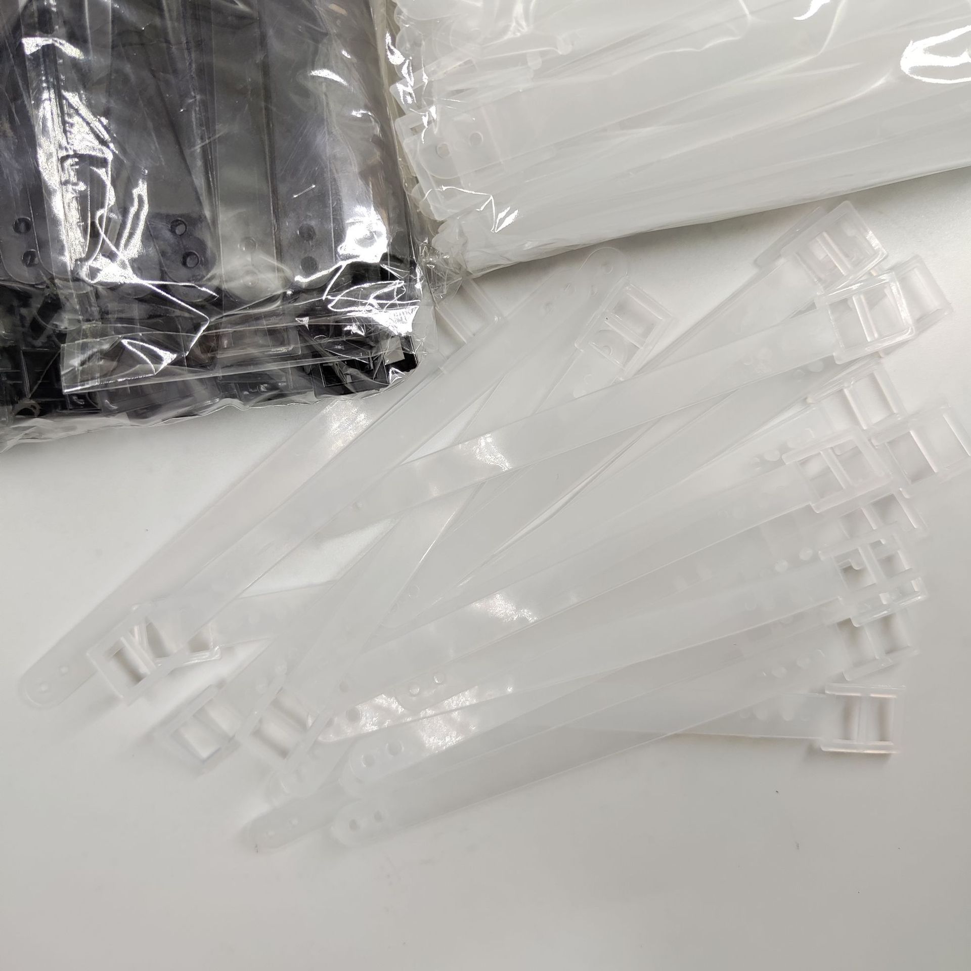 Прямые поставки пластикового ремешка для багажа с подвесным крючком, прочный и безопасный