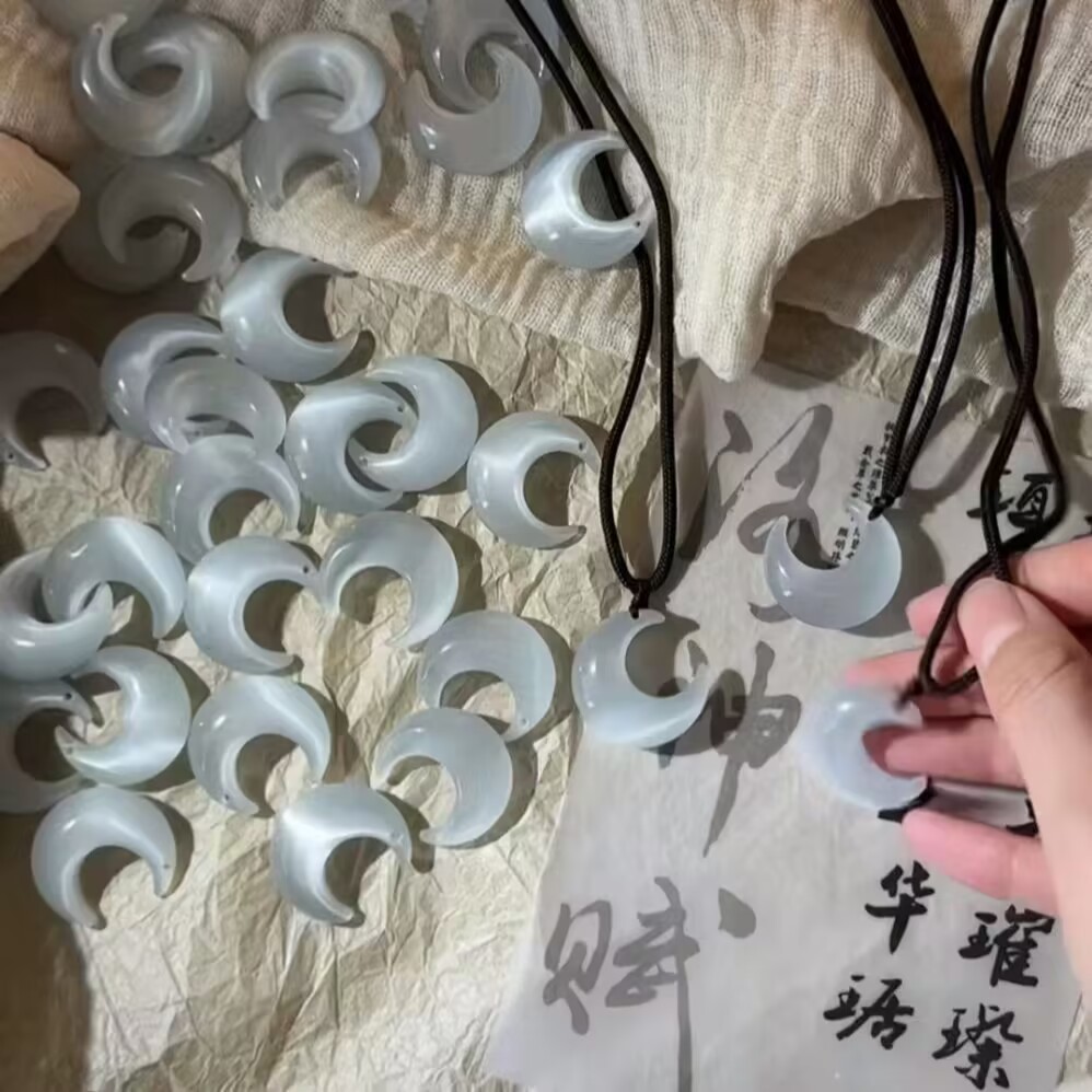 Tiktok same style niche cute fairy moon necklace girlfriends Crescent pendant clavicle chain gift for women