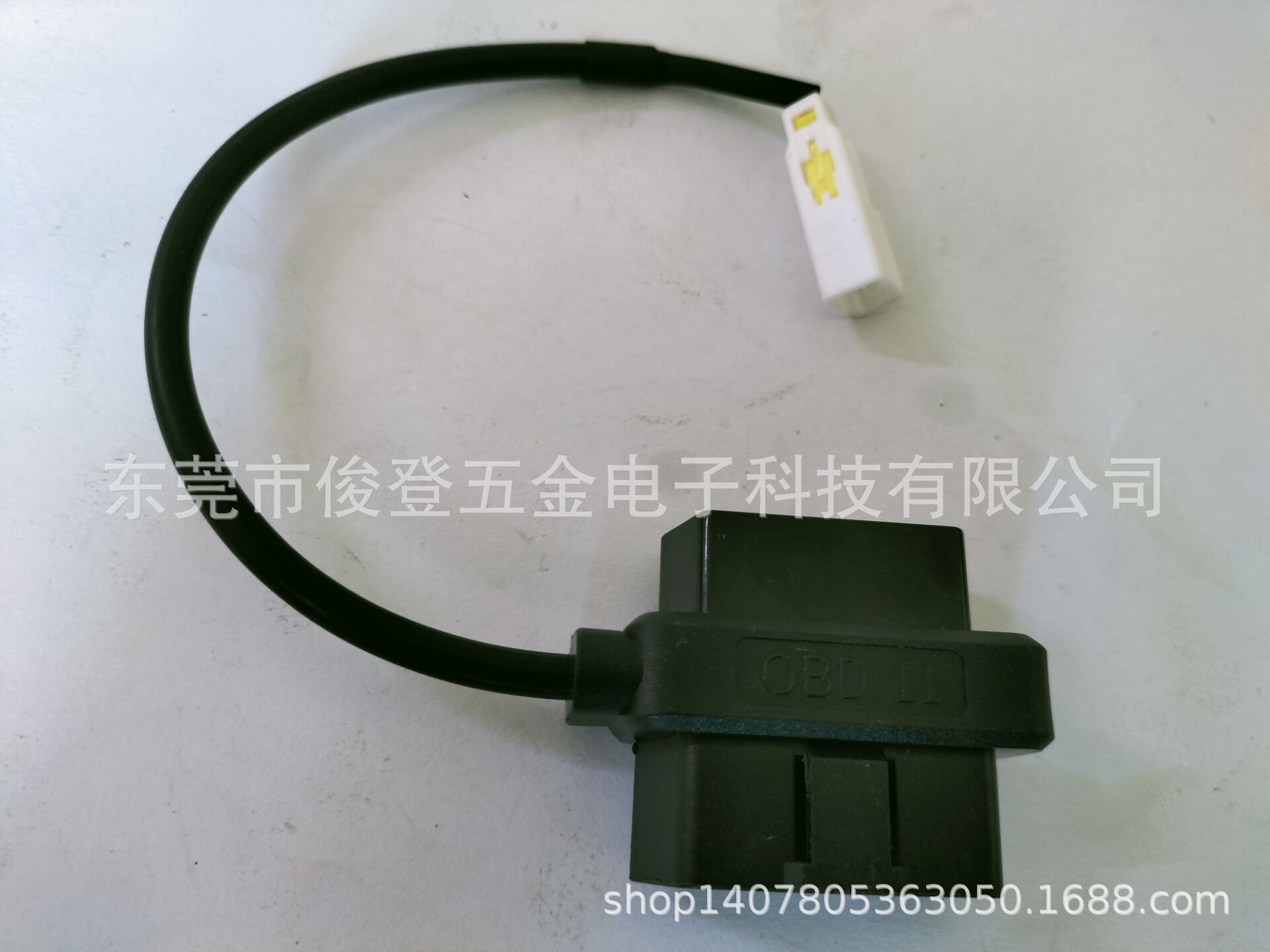 Производитель продает OBD2 адаптерный провод для электрического багажника