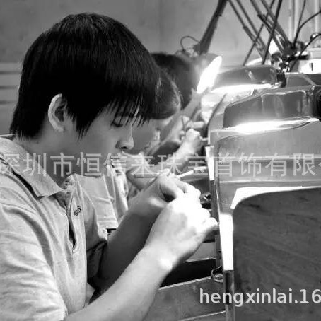 Luxury 18K Gold Jewelry Inlaid with Diamond Tourmaline Brooch Manufacturing Gold, Silver and Copper High-End Brooch Design and Processing