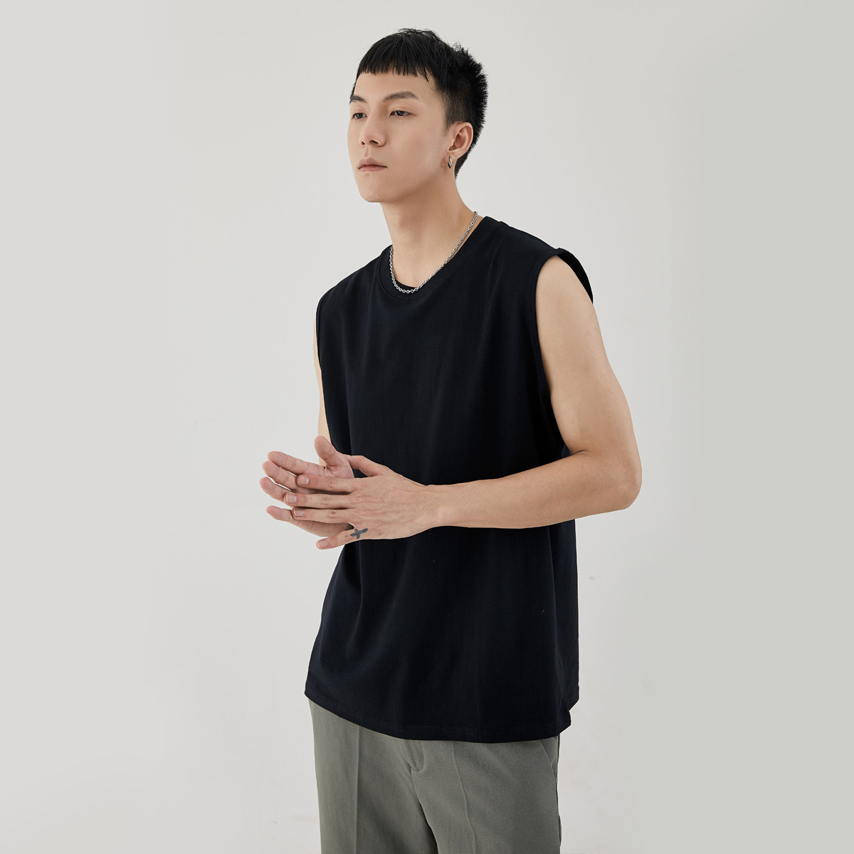 Yiji Men's Simple Basic Sleeveless Bottoming Shirt 2024 Summer New Solid Color Cotton Men's Vest Wholesale