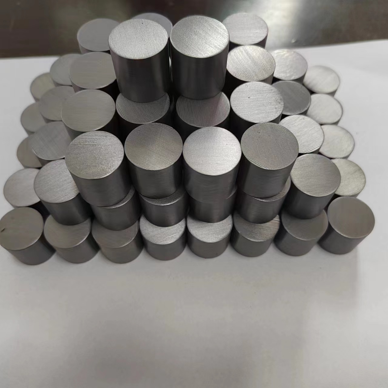 High Temperature Resistant Niobium-Hafnium Alloy C103 Tensile Strength 85Mpa Aerospace Nb-Hf10 Rod and Tube with Preferential Price