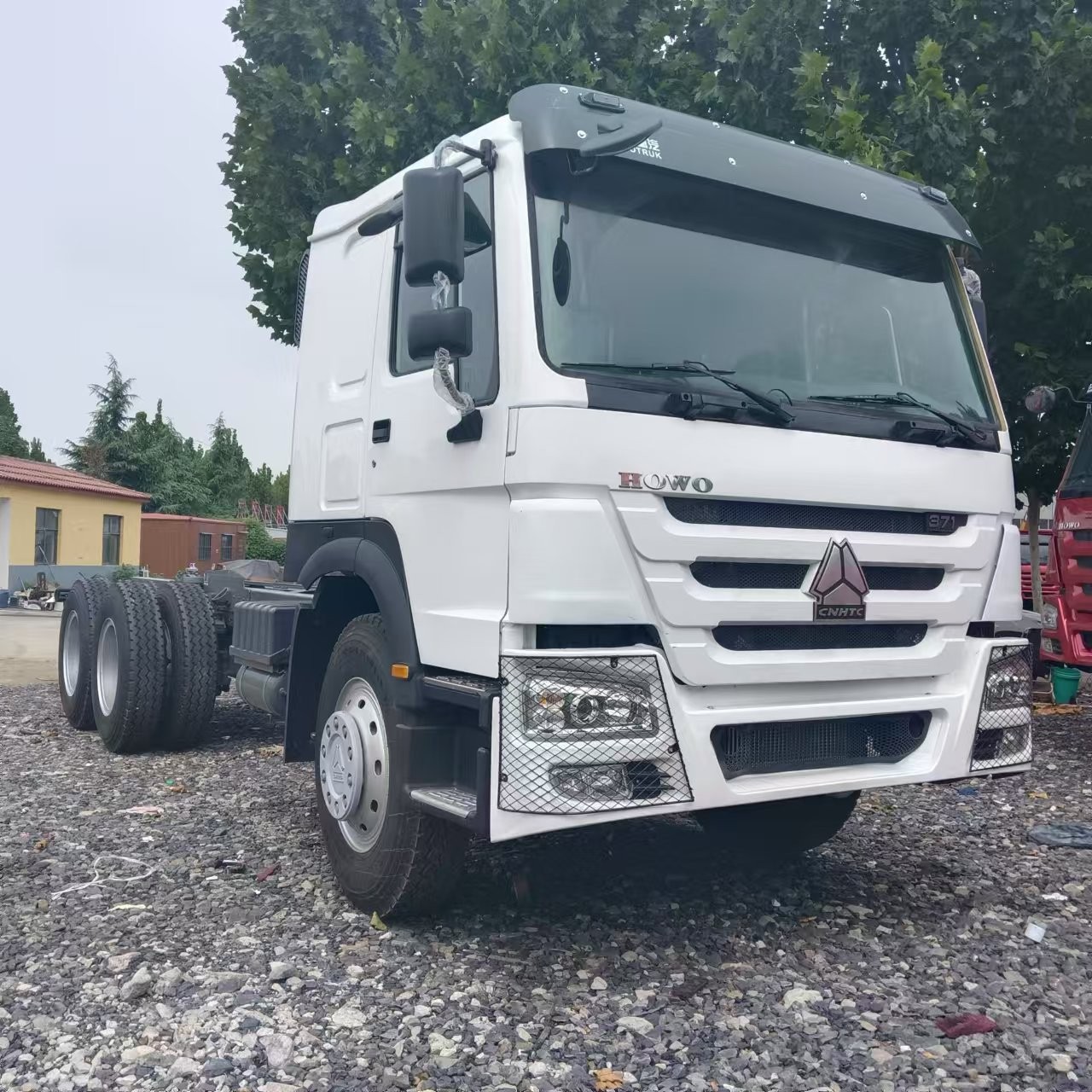 Used African Howo Tractor Truck, 375 Horsepower, Euro 2, Rear Eight-Wheel, Howo Euro 3