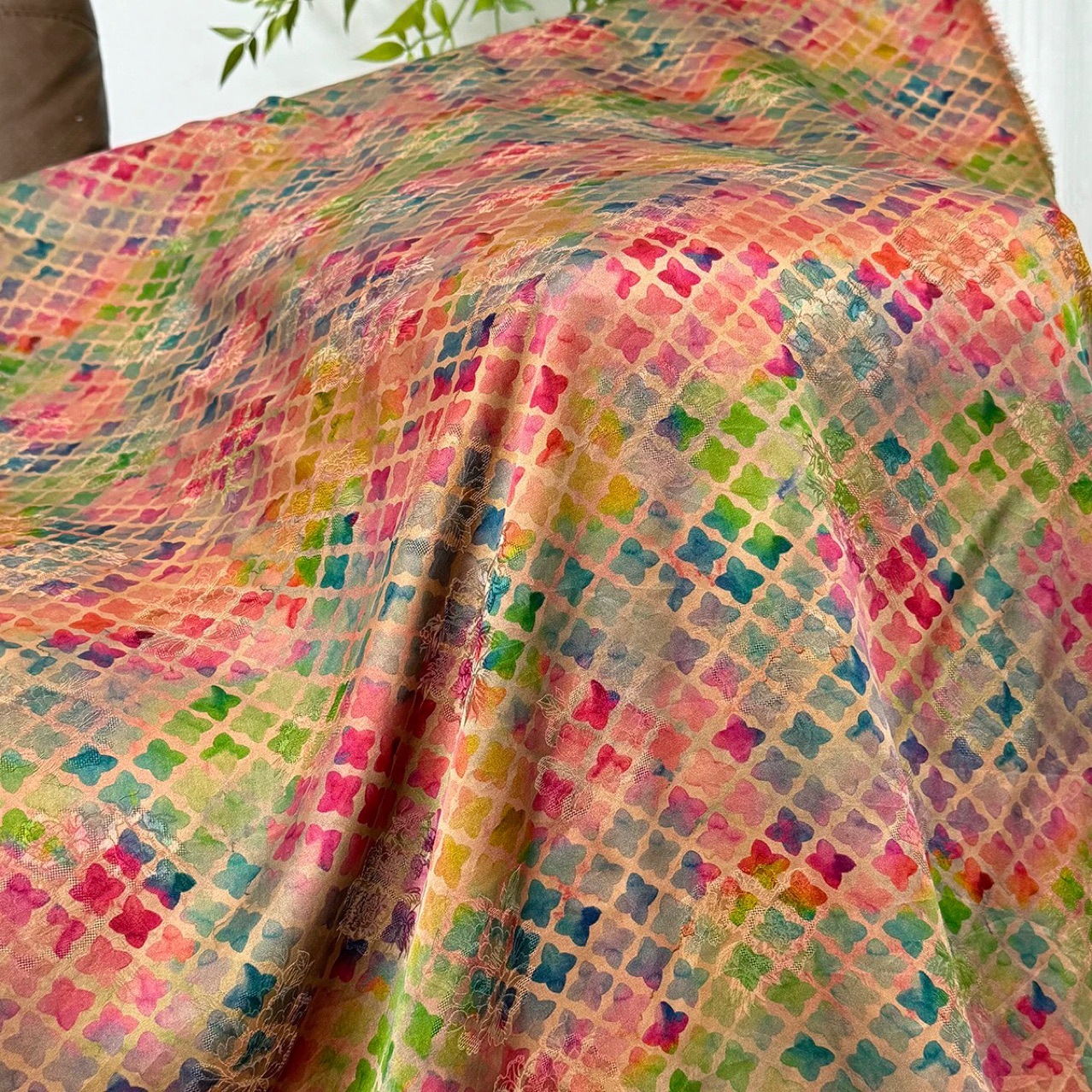 Rainbow color four-leaf clover jacquard satin flower rose imitation red cloud yarn women's clothing children's cheongsam dress handmade diy fabric