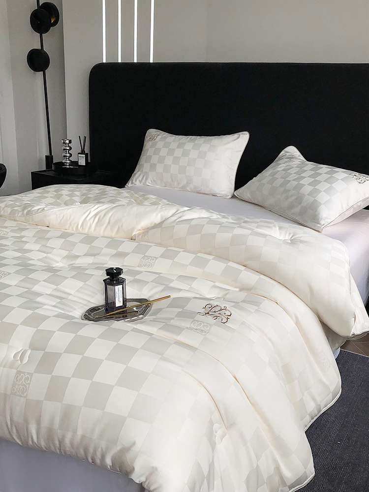 High-end class A maternal and child grade 55% soybean fiber quilt core single double spring and autumn thickened quilt warm soft quilt