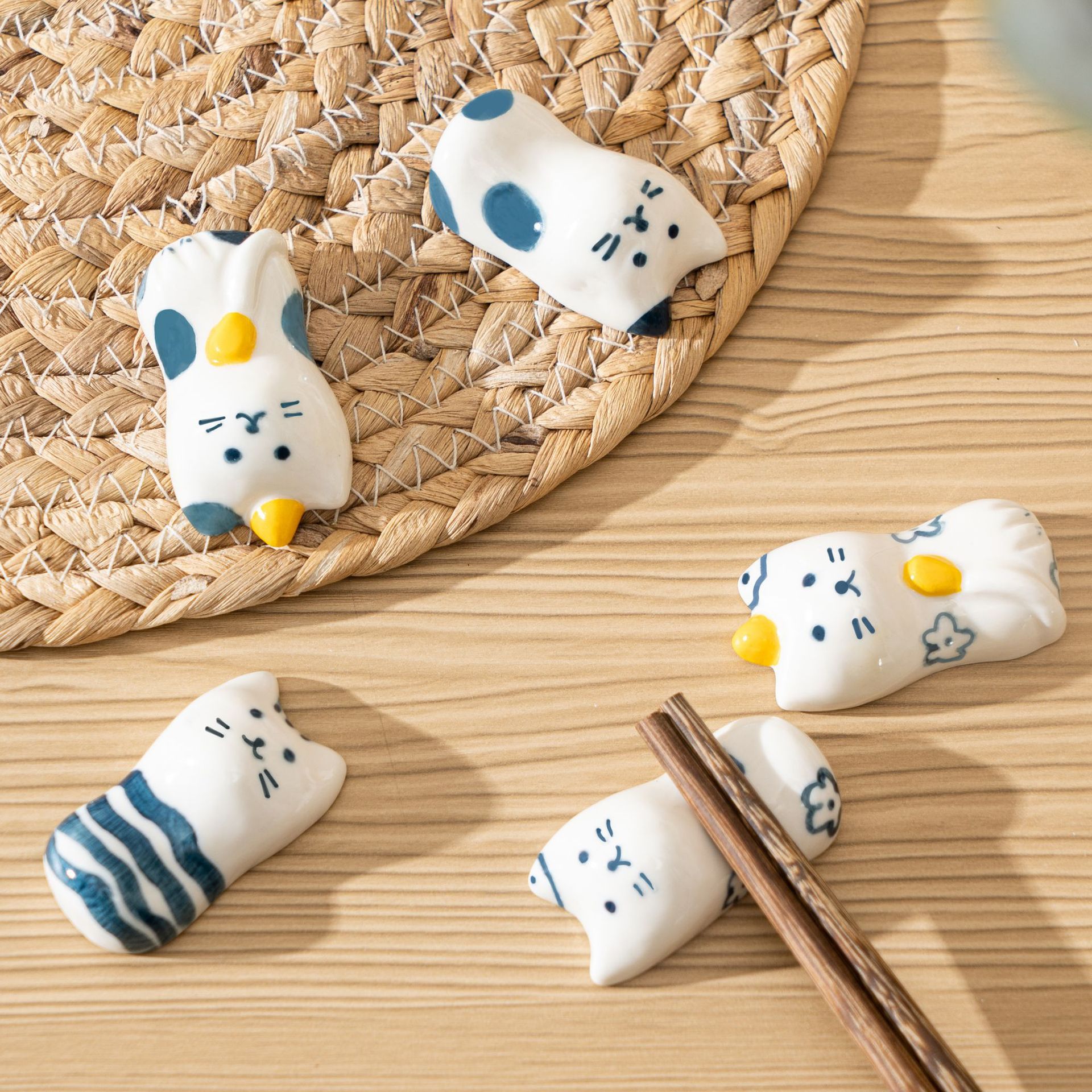 Japanese-style Creative Cat Ceramic Chopsticks Rack Household Hand-painted Cute High-value Tableware Spoon Rack Ornaments Chopsticks Holder Chopsticks Rack