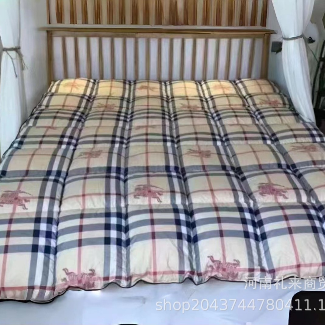 Paris, France High-end Down Winter Quilt Super Soft Cloud Four-piece Set Student Dormitory Three-piece Gift Box