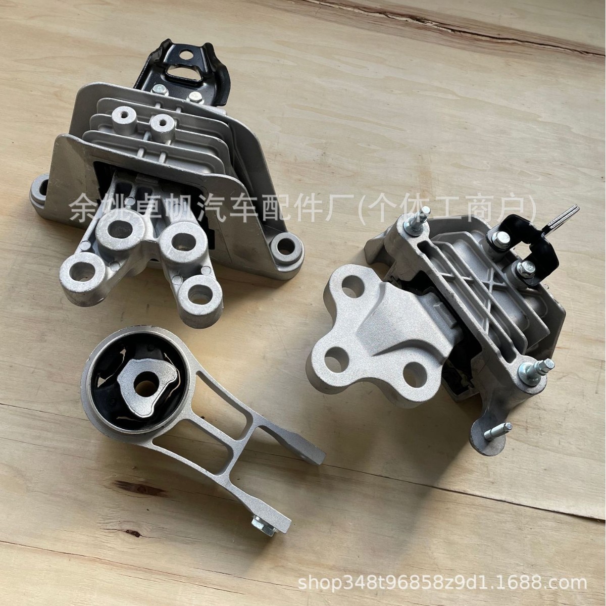 Foreign trade hot sale 68485537AA 68224746AD 68224742AD for Chrysler bracket