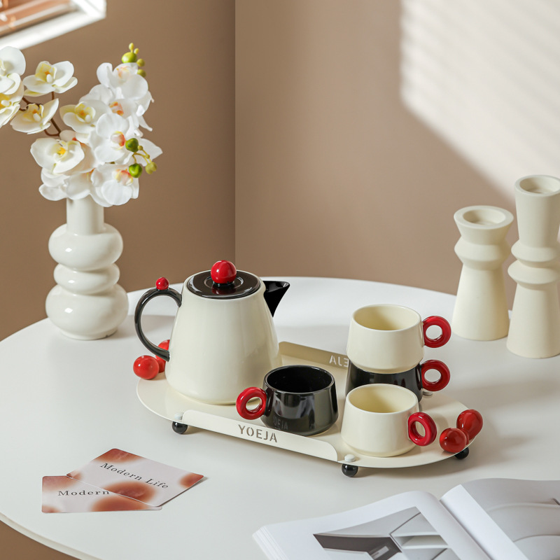 Modern housewife with creative cute high-value water suit household hospitality ceramic teapot teacup