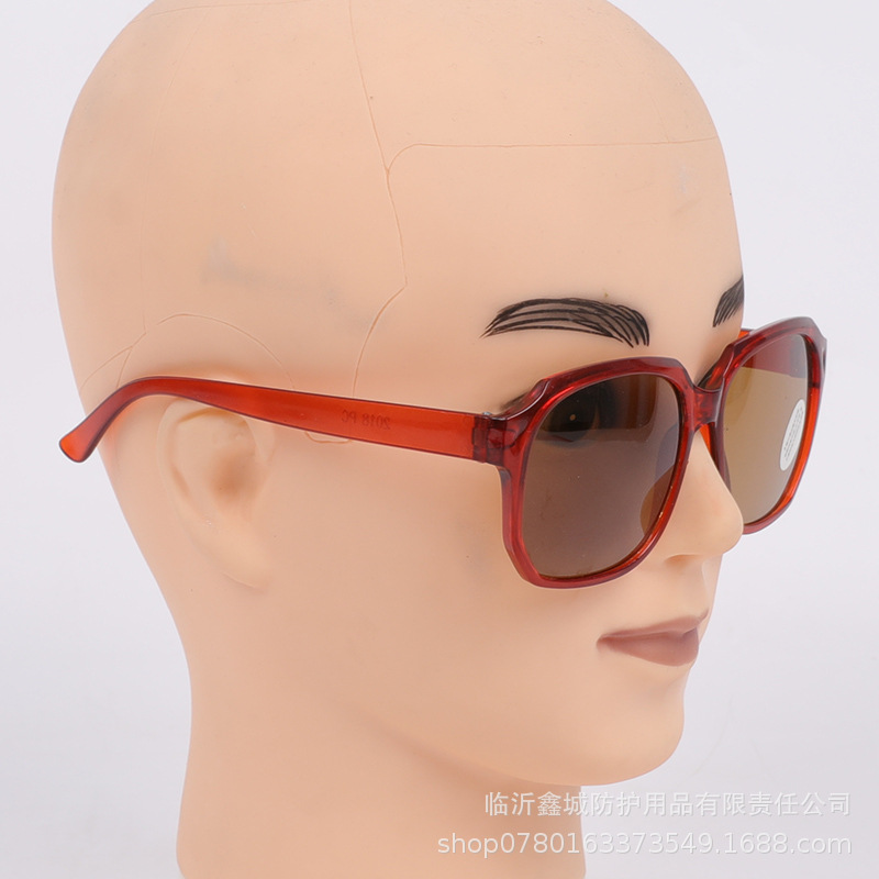 Manufacturers supply 2018 anti-ultraviolet anti-impact anti-labor protection glasses glass flat electric welding glasses argon arc welding eye protection
