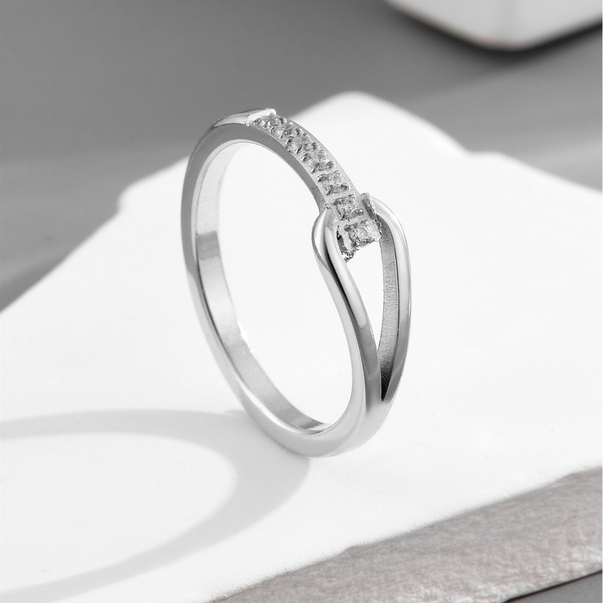 Niche Design Geometric Diamond Ring Water Drop Hollow Titanium Steel Color-free All-match Fashion Claw Set Index Finger Ring for Women