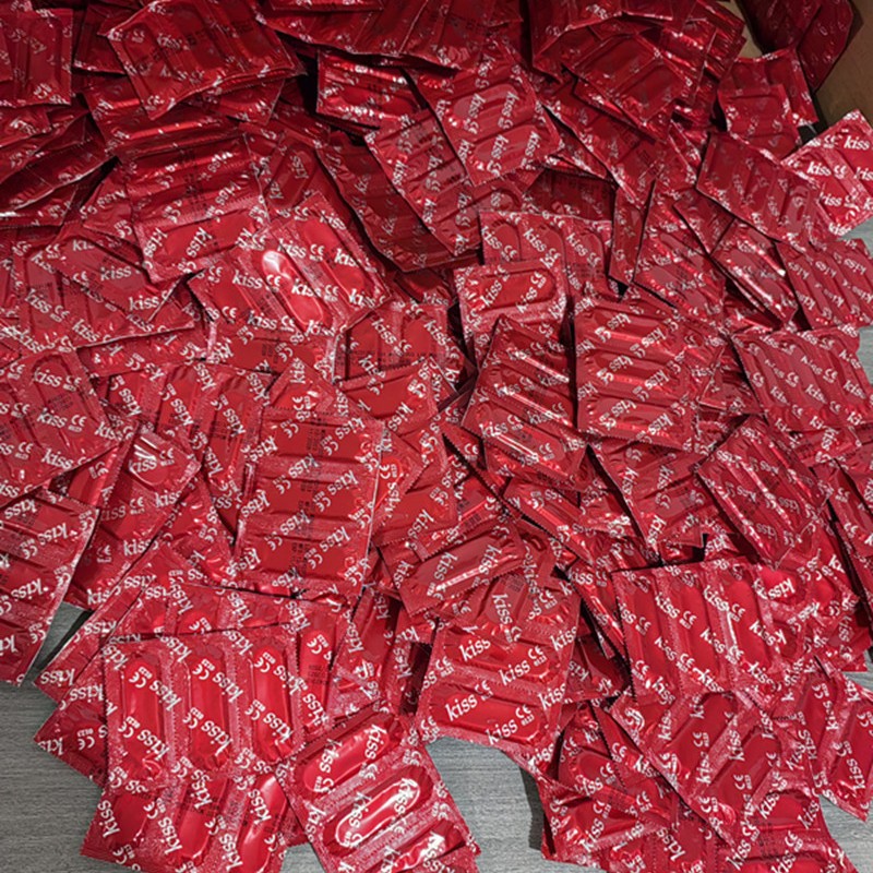 Bulk foreign trade in stock long bag kiss English 3 export condoms long glossy large oil condom