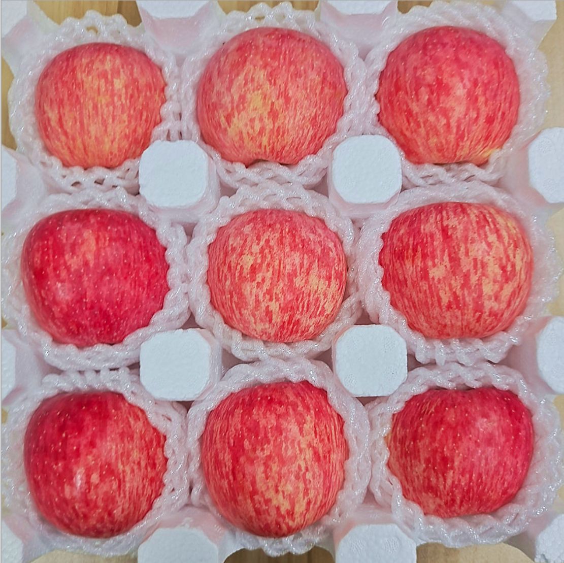 All year round supply Shaanxi Luochuan red fuji apple fresh seasonal crisp sweet fruit 5/10kg a wholesale postage