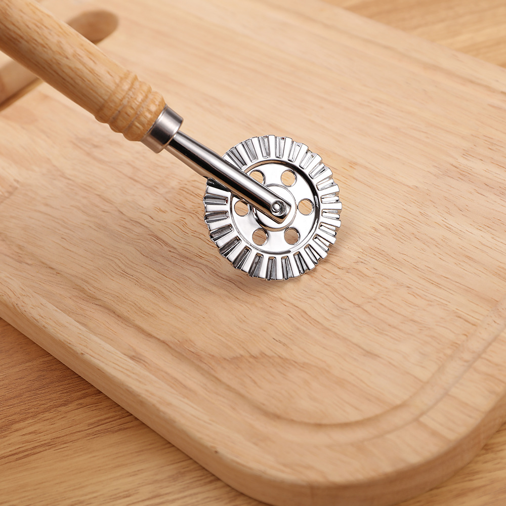 in stock stainless steel biscuit mould oak cake-cutting wheel cake wheel pizza knife biscuit mould cake cutter factory direct supply