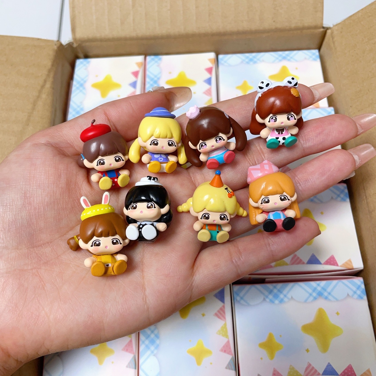 Genuine blind box tide play wholesale "your YiYi" trend wear series a box of 10 boxes a set of 8