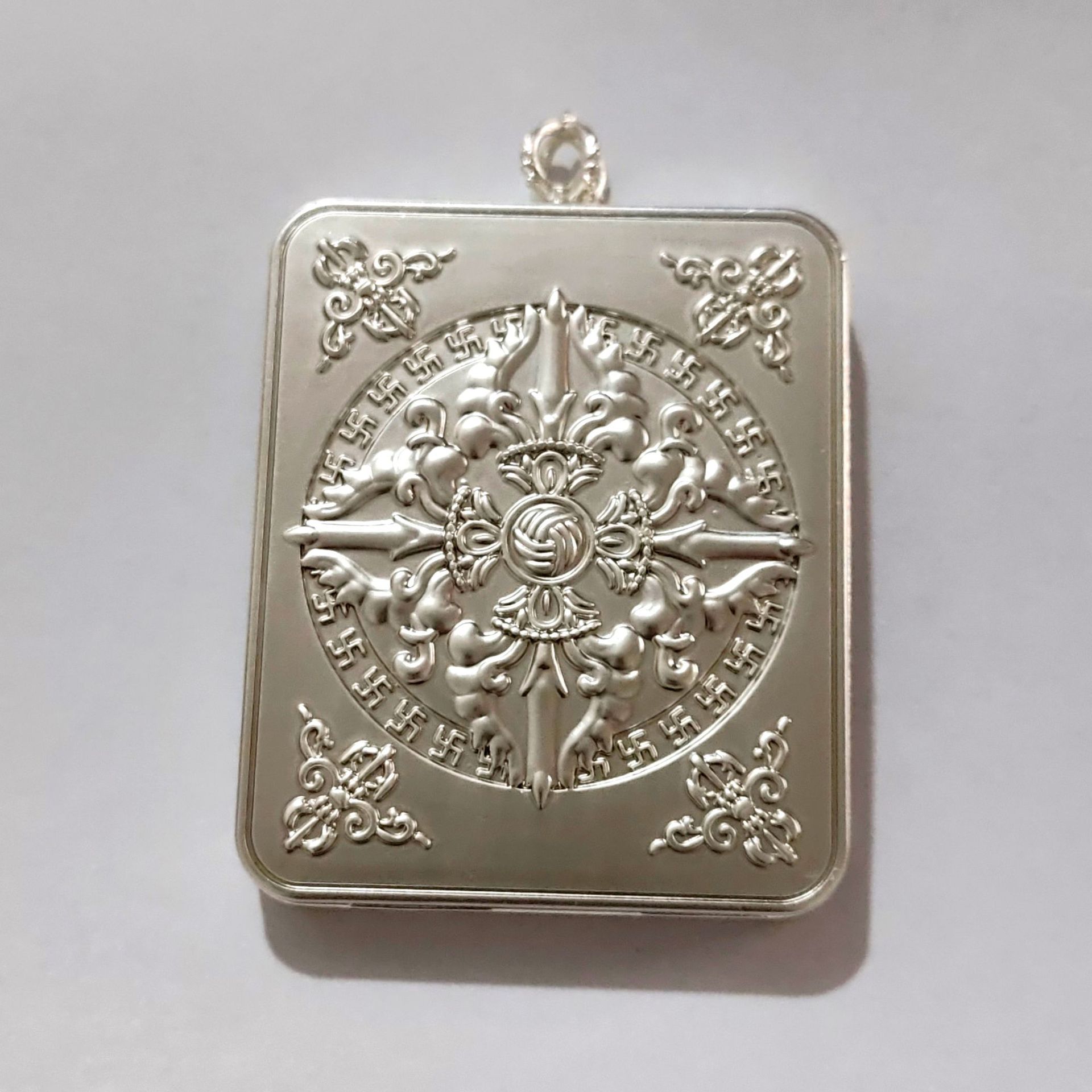 Xizang Thangka Pendant Xizang Black Yellow God of Wealth Buddha Brand Green Mother Amulet Benmingfo Necklace Alloy