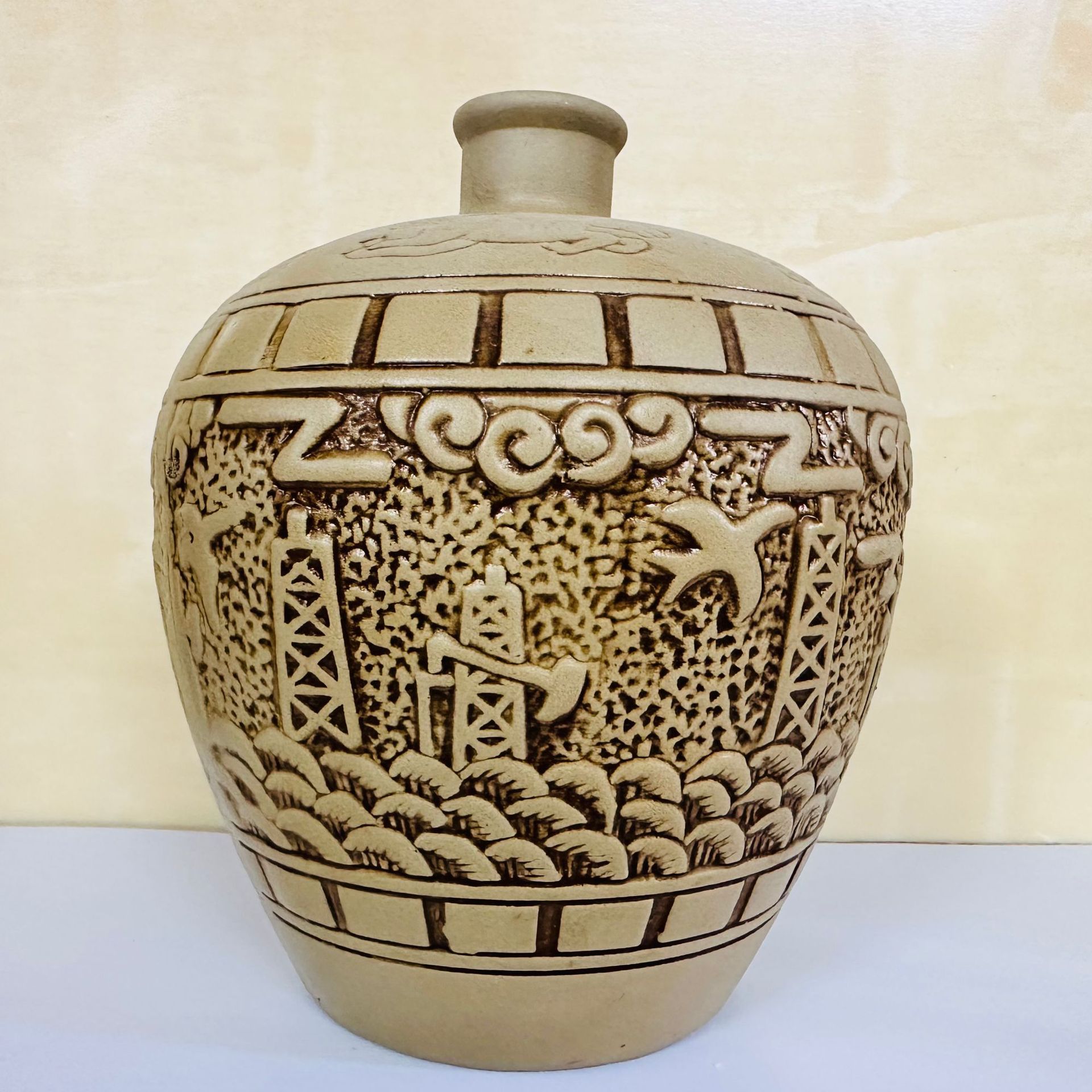 Yixing Ceramic Wine Jars Wholesale 2.5kg General-Purpose Vintage Purple Clay Segment Mud Purple Clay Blackened for Cellar Storage with Ceramic Lid Wine Bottle