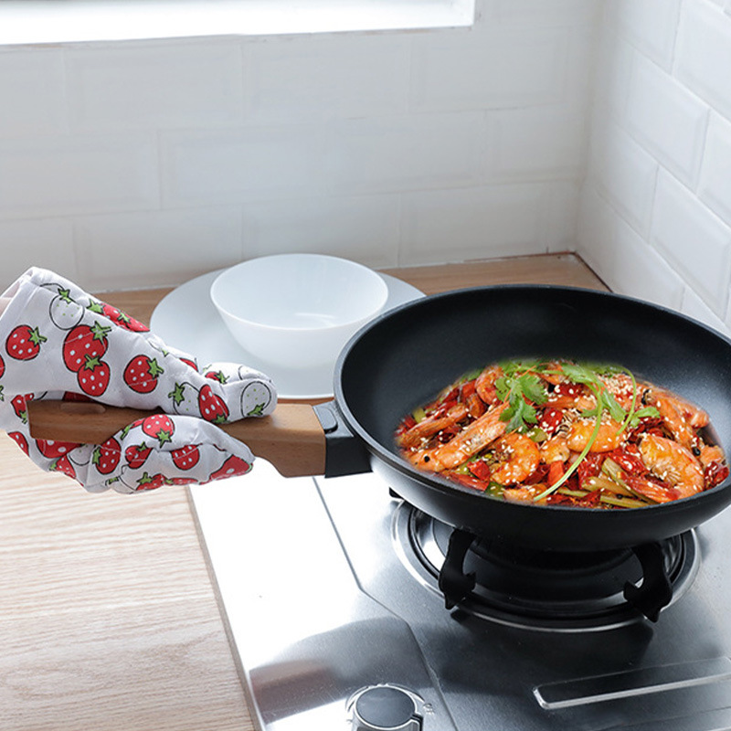 Factory direct non-woven microwave oven gloves baking high temperature resistant oven gloves heat insulation non-slip gloves