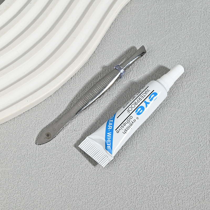 Eye Eyelash Glue 4g with Tweezers to Assist False Eyelashes Glue Beauty Eye Eyelash Glue Wholesale