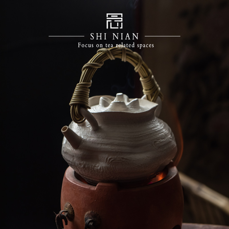 Large Vintage-Style Tea Pot with Handle, Made of Persimmon Material, Suitable for Brewing Tea, Prevents Scalding, and Can Be Used as a Tea Set for Retro Literary Enthusiasts