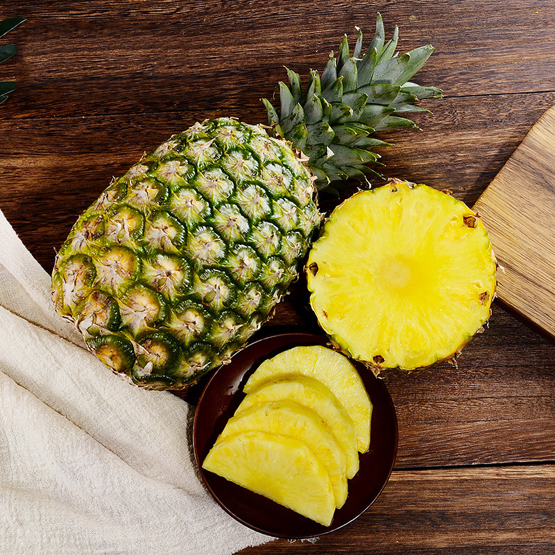 Guangxi Perfume Pineapple Wholesale 4kg Gift Box Fresh Sweet and Sour Seasonal Pineapple Tropical Fruit Non-Golden Diamond Pineapple