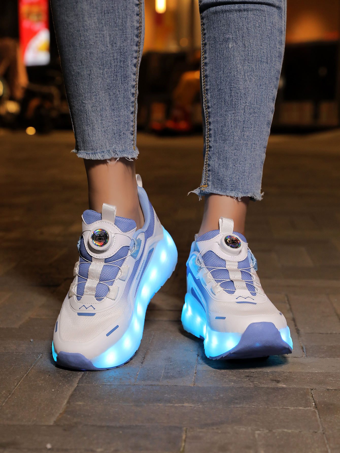 暴走鞋男童四轮儿童充电发光变形轮滑鞋黑科技学生女童成人滑轮鞋