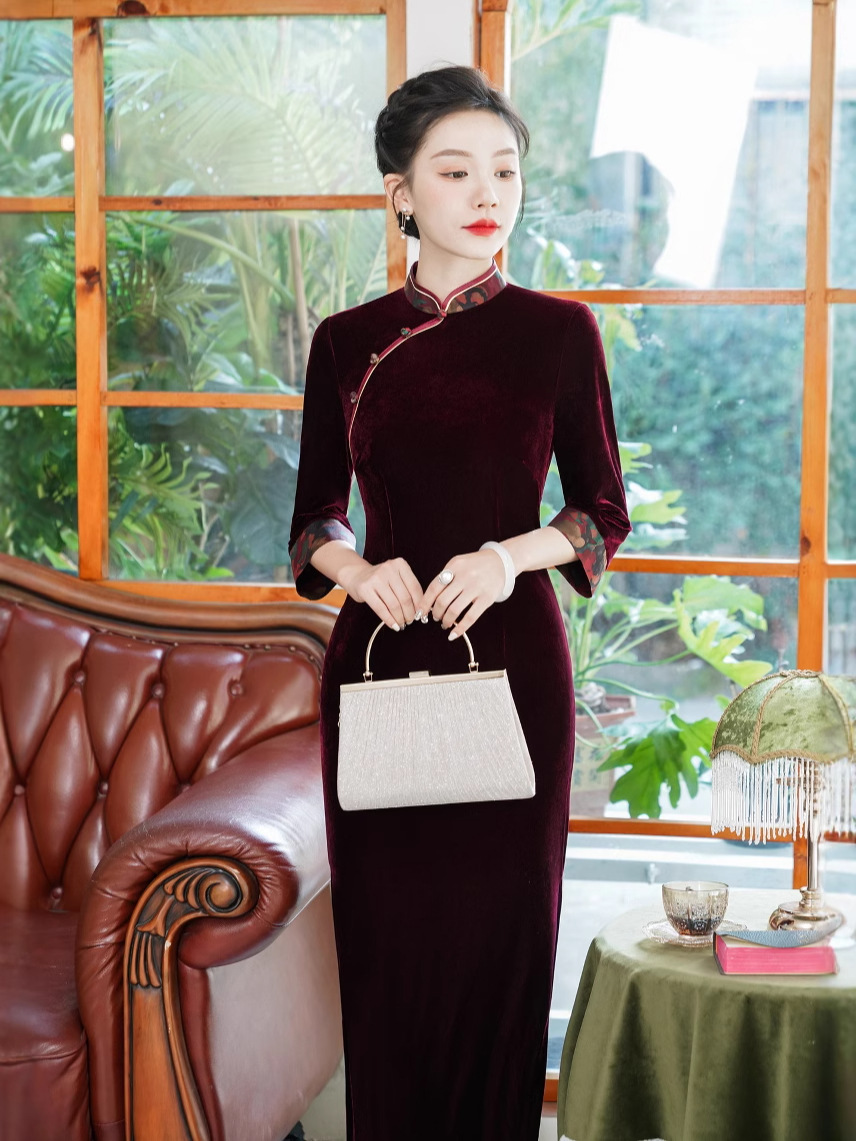 fleece-lined thickened Hongyun embroidered cheongsam 2024 new long stitching factory direct fashion cheongsam dress