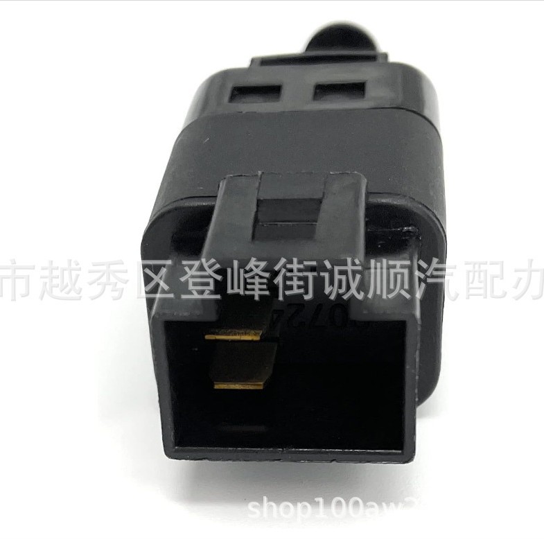 96440925 Excelle brake light switch 96552789Aveo96874570 Daewoo 2 plug 4 plug brake light